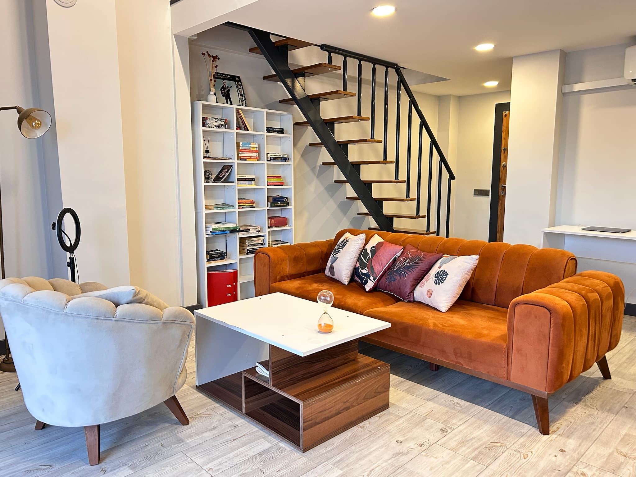 Yüz yüze danışmanlık ofis görseli